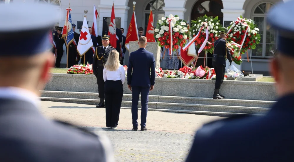 Oddali hołd bohaterom. Uroczystości patriotyczne w Płocku [ZDJĘCIA] - Zdjęcie główne