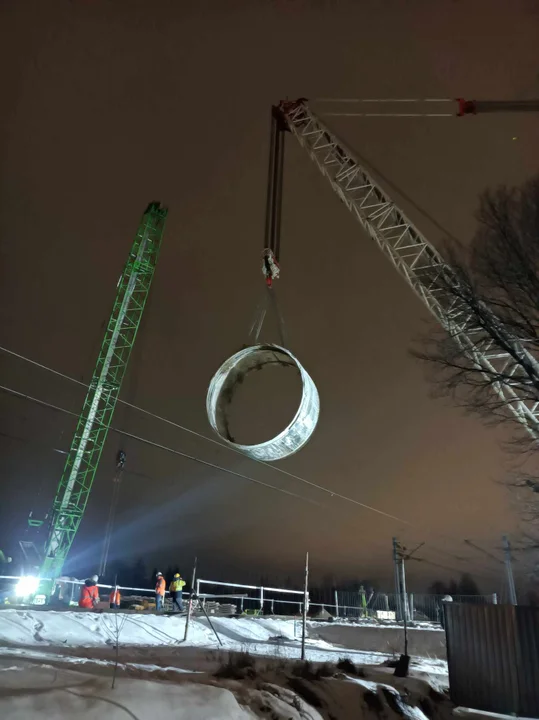 Przenoszenie TBM Faustyny nad torami