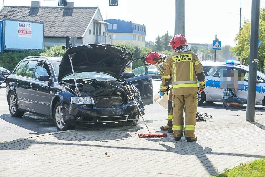 Groźny wypadek na bełchatowskim skrzyżowaniu. Pogotowie, policja i straż na miejscu [FOTO] - Zdjęcie główne