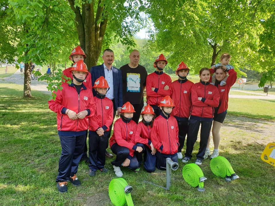 Piknik Strażacki w naszym regionie. Piękna pogoda i mnóstwo atrakcji, muzyki i dobrego jedzenia [zdjęcia] - Zdjęcie główne