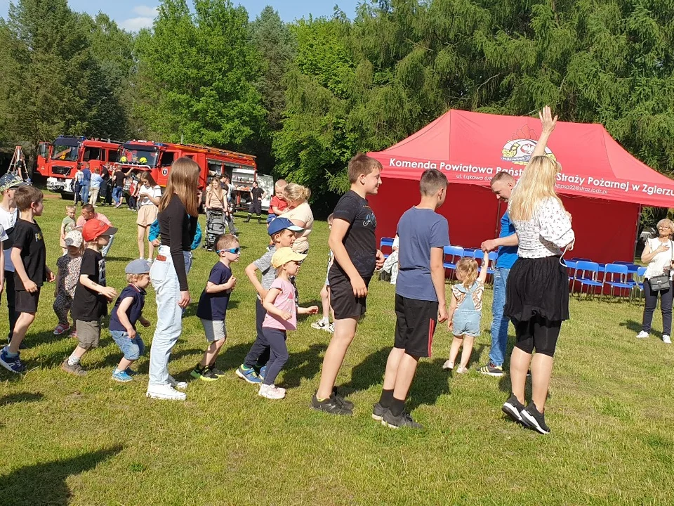 Piknik Strażacki w Dzierżąznej pod Zgierzem. Piękna pogoda i mnóstwo atrakcji, muzyki i dobrego jedzenia [zdjęcia]