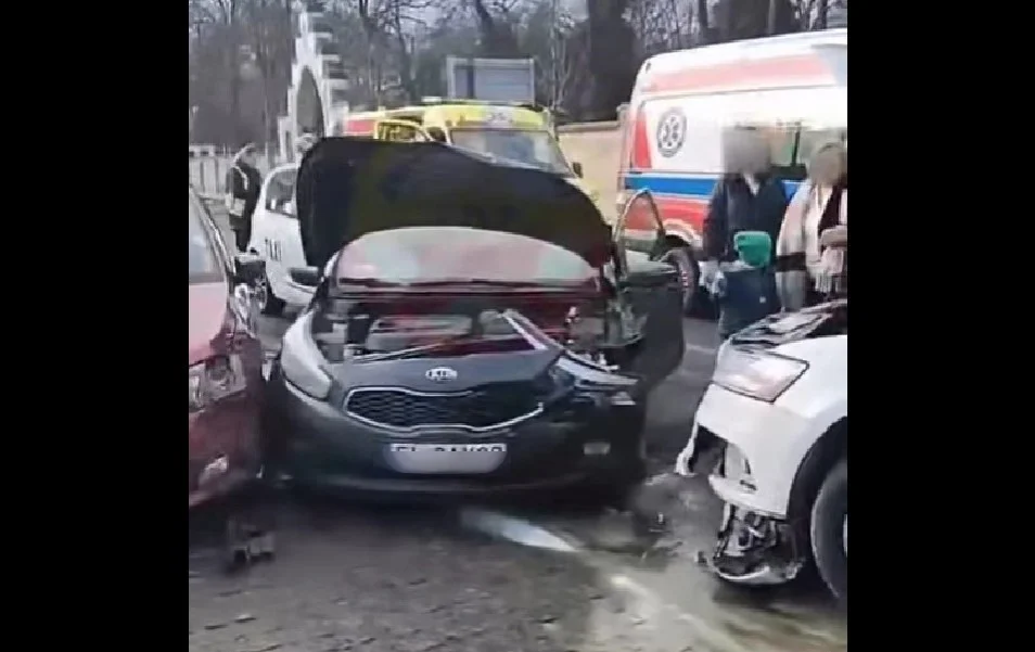 Kilka samochodów zderzyło się na Ogrodowej w Łodzi. Są utrudnienia! [ZDJĘCIA] - Zdjęcie główne