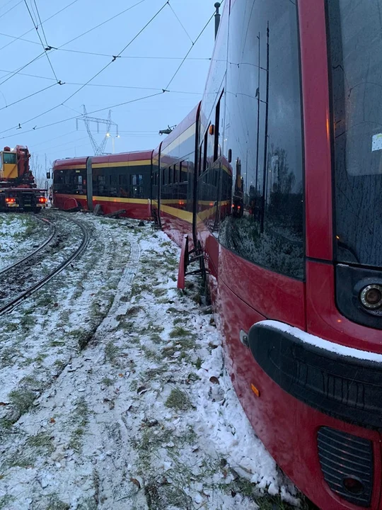 Utrudnienia po wykolejeniu tramwaju MPK Łódź na Olechowie