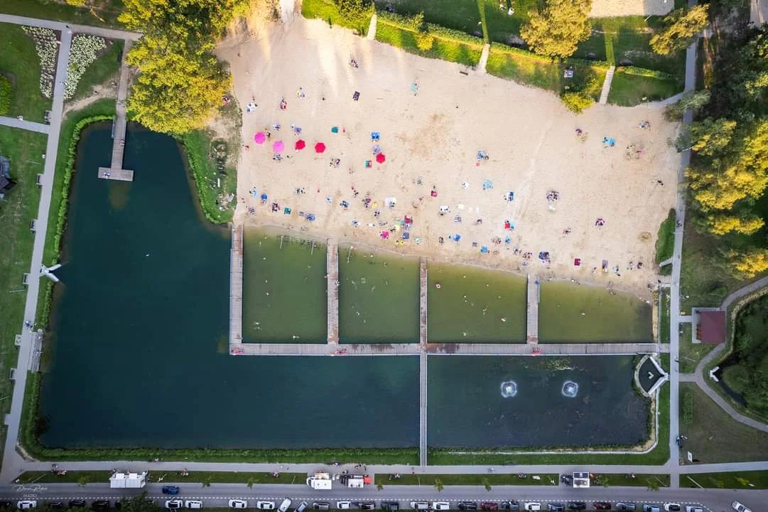 Wernisaż wystawy fotografii Damiana Redlickiego. Zdjęcia zapierają dech w piersiach [galeria]