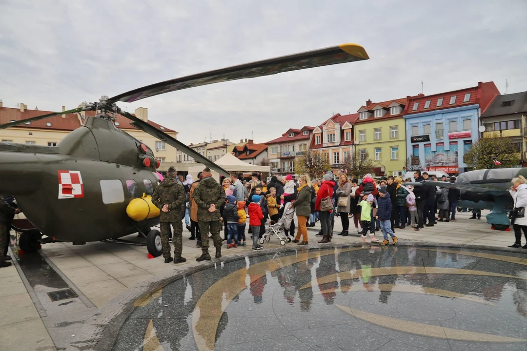 Tłumy na Pikniku Wojskowym z okazji Święta Niepodległości