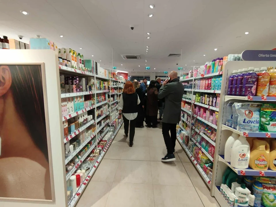 Rossmann nr 2000 otwarty w Łodzi. Przypomina luksusową łazienkę