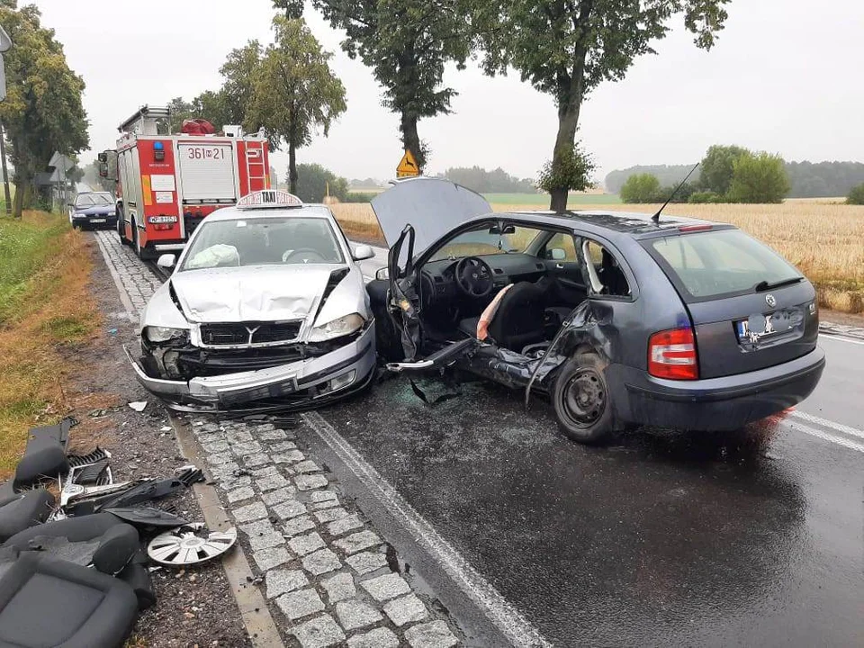 Czołowe zderzenie pod Płockiem. Sprawca wypadku był nietrzeźwy! [ZDJĘCIA] - Zdjęcie główne