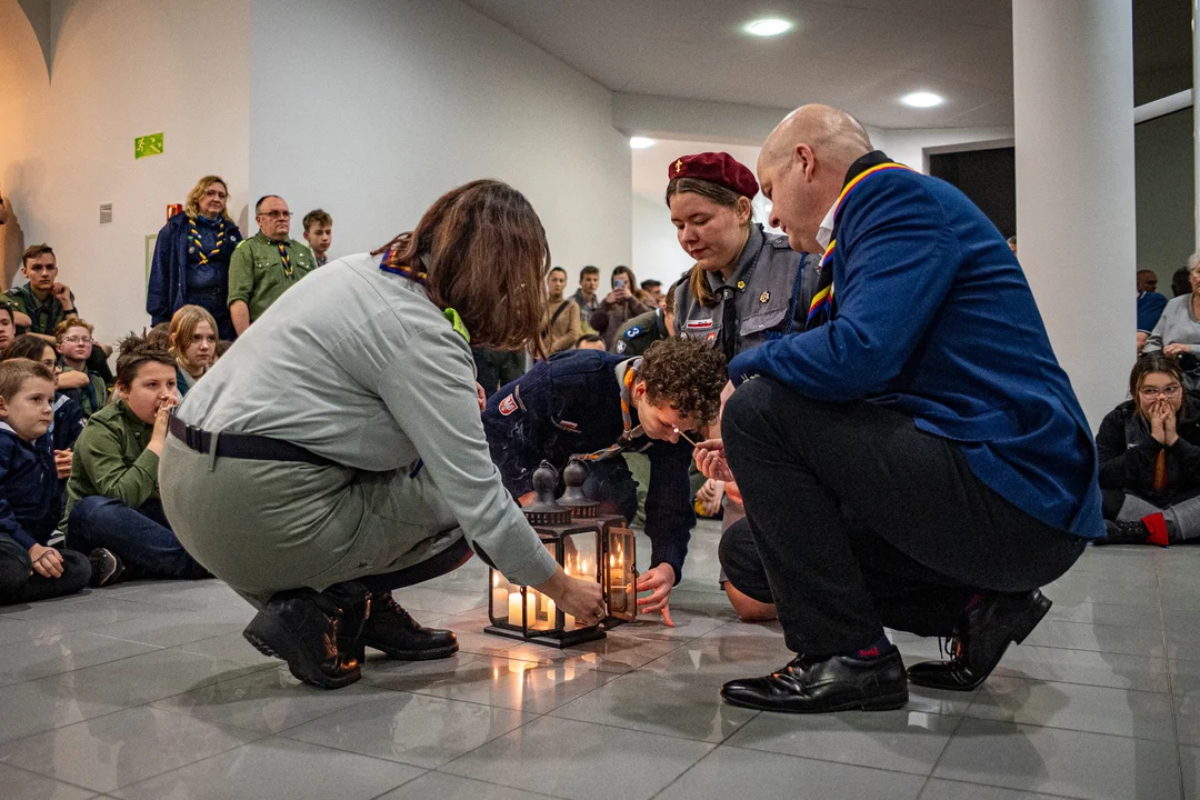 Miało być ognisko, ale wyszło "świeczkowisko". Dzień Myśli Braterskiej w Płocku [ZDJĘCIA] - Zdjęcie główne