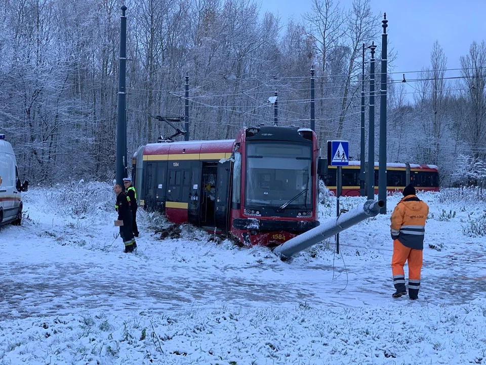 Wykolejenie tramwaju MPK Łódź przed krancówką Olechów