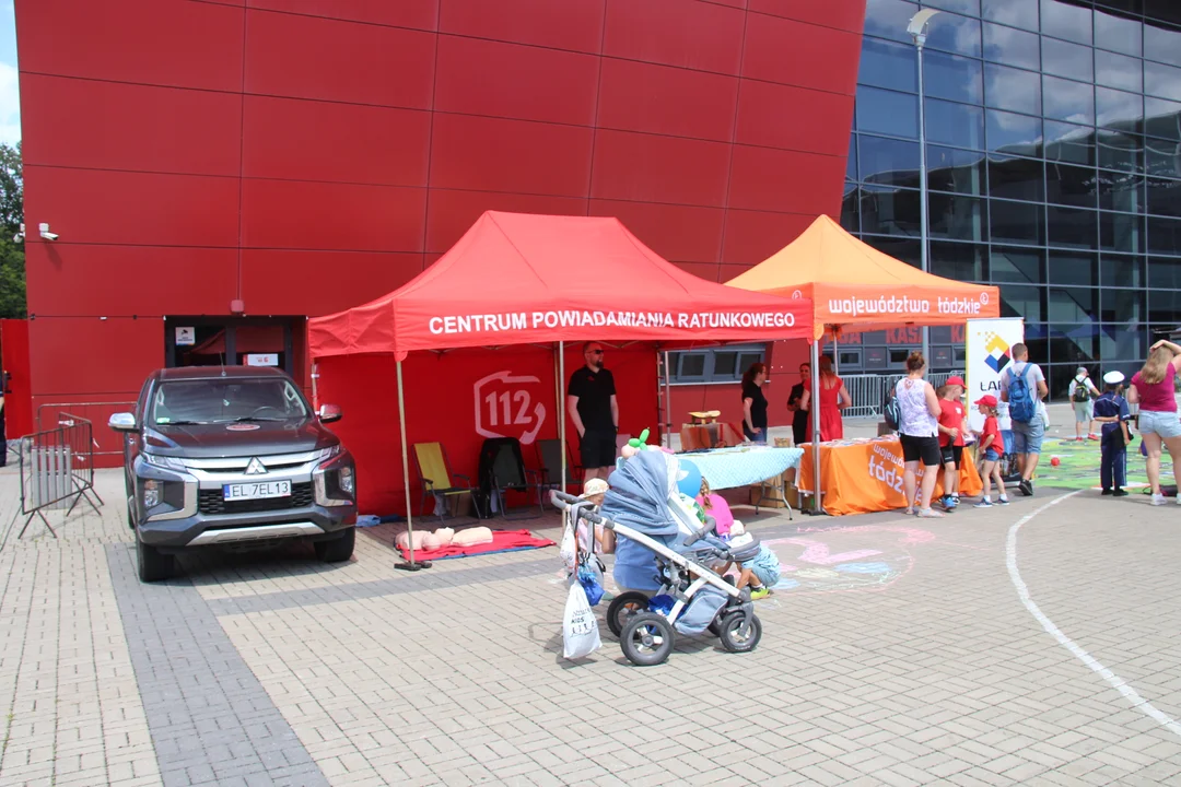 Piknik rodzinny "Bezpieczne Wakacje z Mundurem" pod Atlas Areną