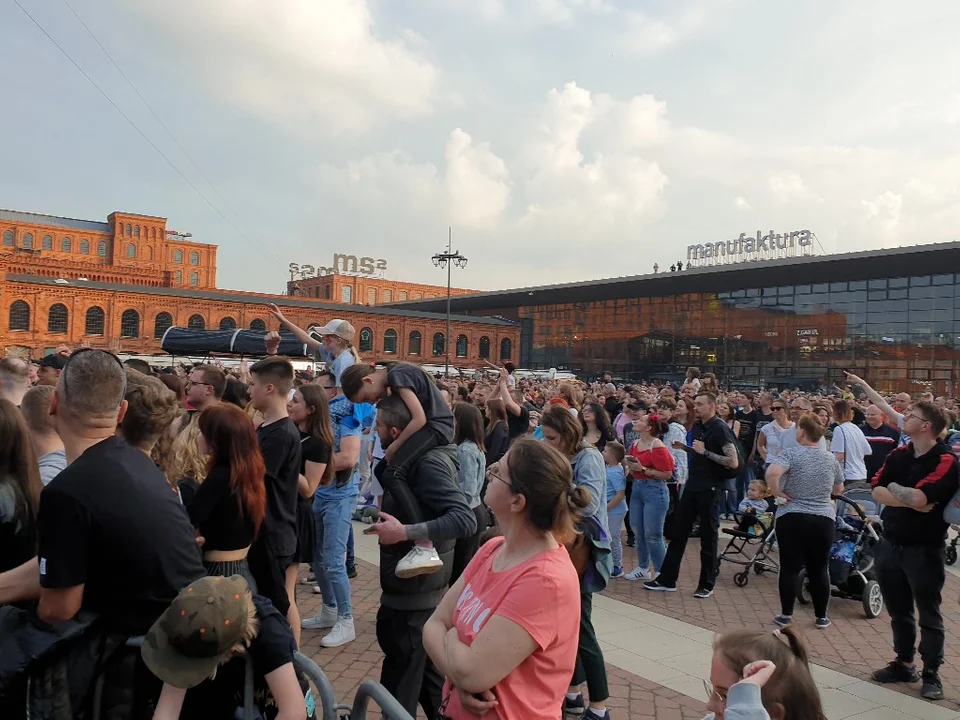 Koncert O.S.T.R. i gości w Manufakturze w Łodzi