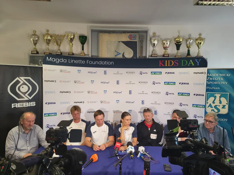 Na konferencji obecni byli członkowie teamu Magdy Linette