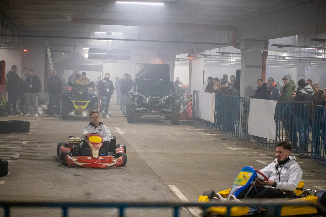 Ryk silników i siwy dym na parkingu. Trwa Moto Orkiestra w sercu Kutna  [ZDJĘCIA] - Zdjęcie główne