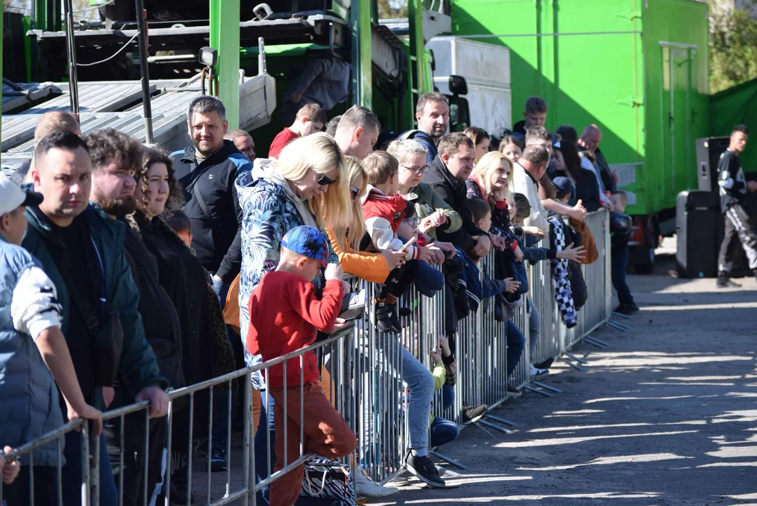 Giganty na czterech kołach zrobiły duże show! Widowiskowy pokaz monster trucków