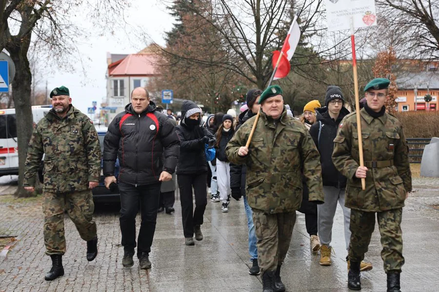 Przeszli szlakiem powstańców. Bełchatowianie wzięli udział w historycznym marszu