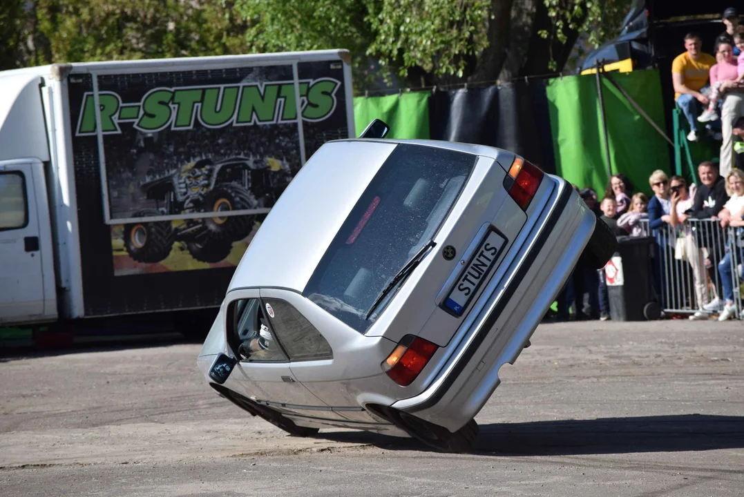 Giganty na czterech kołach zrobiły duże show! Widowiskowy pokaz monster trucków