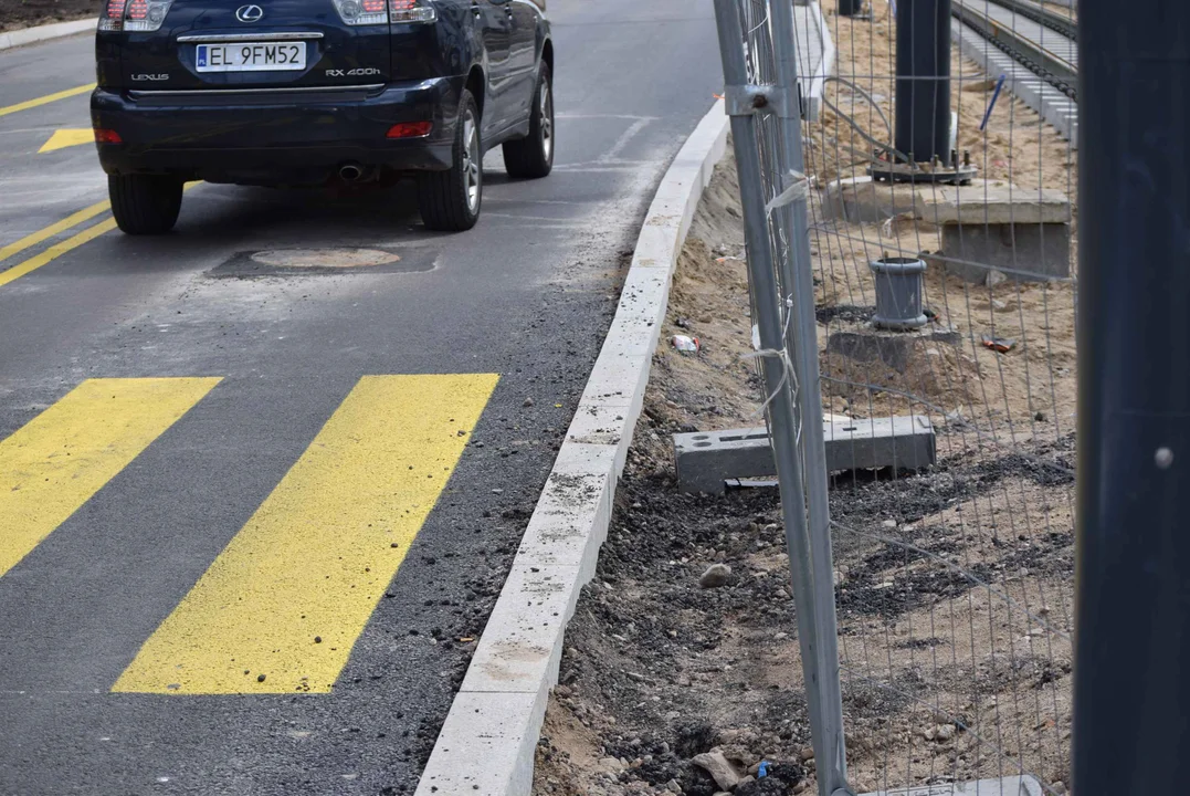 Utrudnienia dla kierowców i pieszych na skrzyżowaniu ul. Ogrodowej i ul. Zachodniej. Obok trwa budowa "Bulwarów Północnych" oraz modernizacja parku Staromiejskiego.