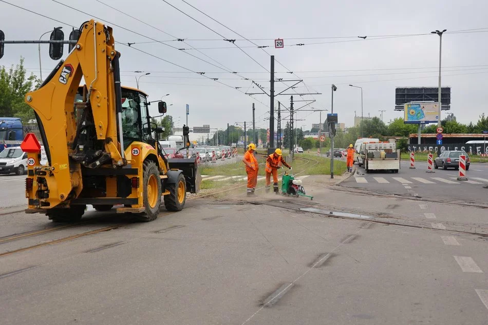 Utrudnienia na al. Włókniarzy w Łodzi