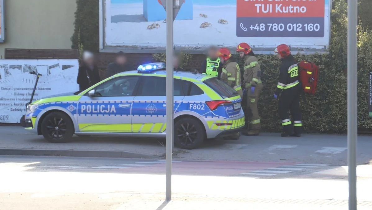 Potrącanie dziecka jadącego na hulajnodze. Utrudnienia na ruchliwym skrzyżowaniu