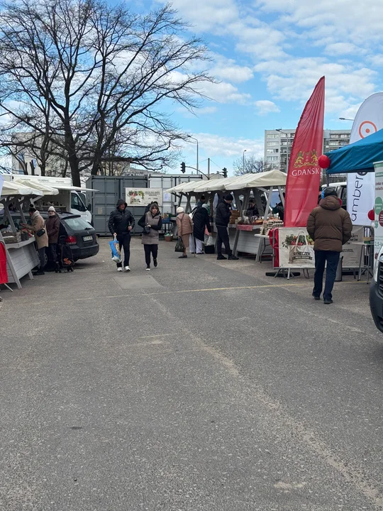 Pierwsze zakupy na ryneczku w Gdańsku. Klienci zwracają uwagę na te produkty