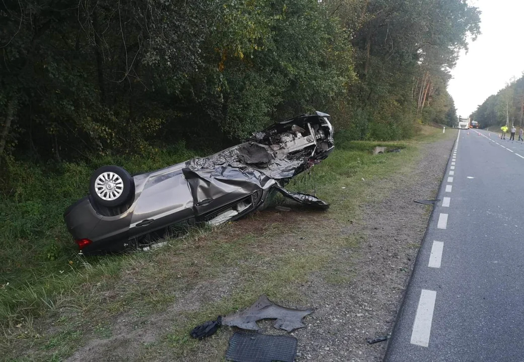 Poważny wypadek na wylocie na Warszawę. Dwie osoby w szpitalu, trasa jest zablokowana [ZDJĘCIA] - Zdjęcie główne