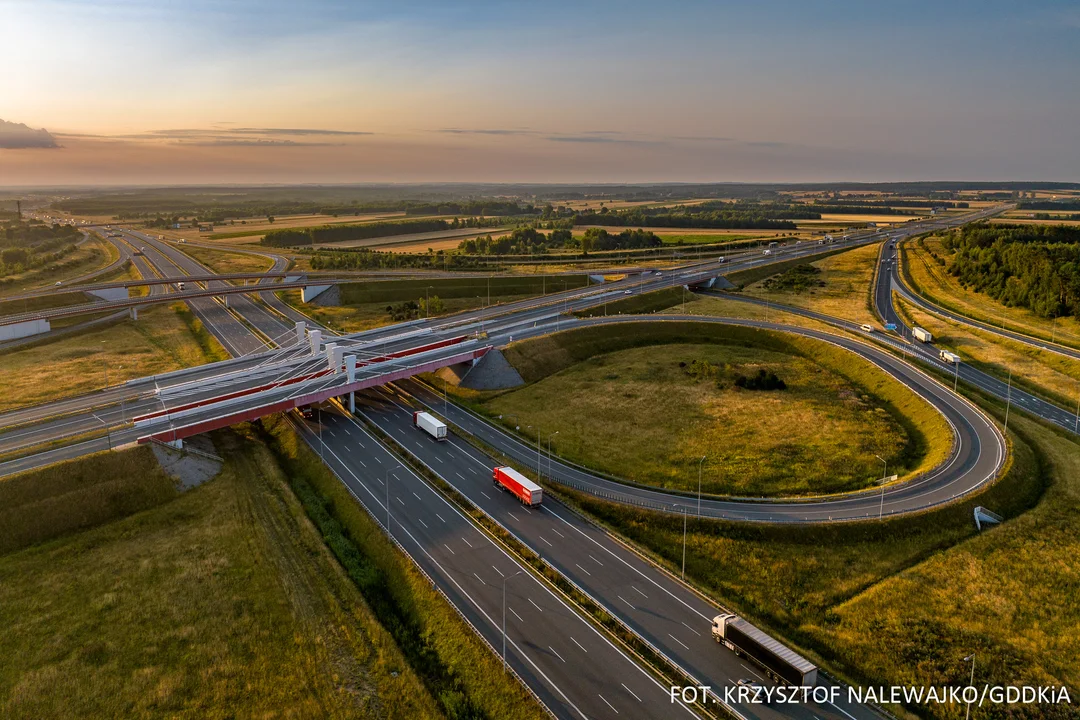 Drogi ekspresowe i autostrady w województwie łódzkim z lotu ptaka