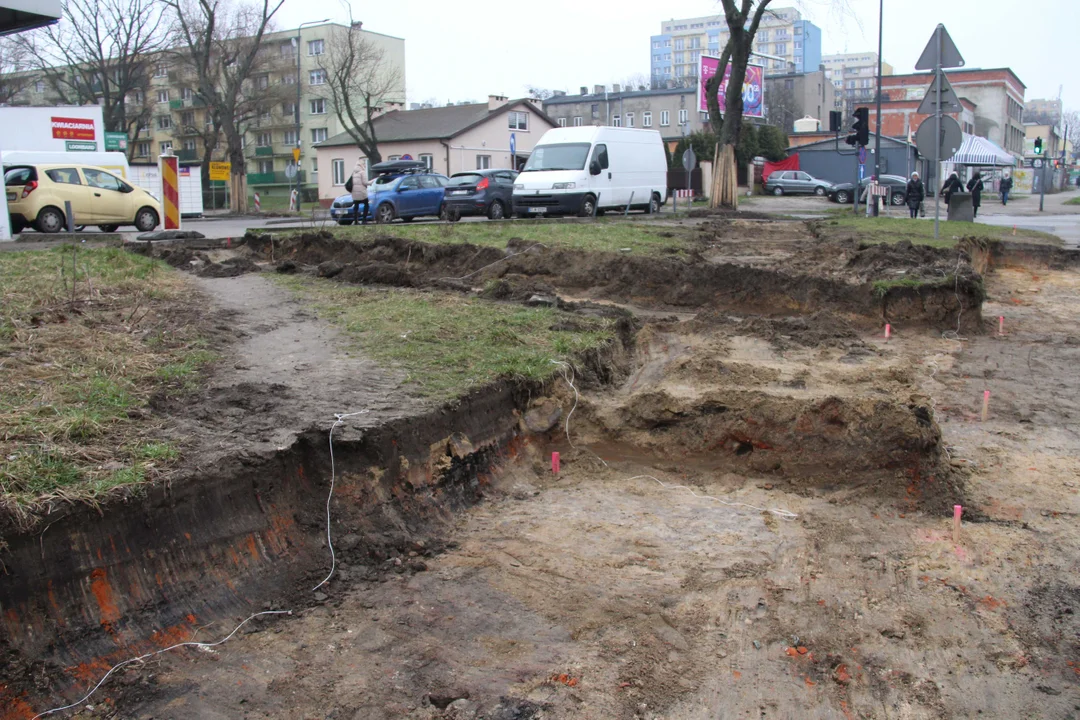 Utrudnienia dla pieszych i podróżnych MPK Łódź na Lutomierskiej