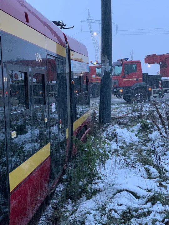 Utrudnienia po wykolejeniu tramwaju MPK Łódź na Olechowie