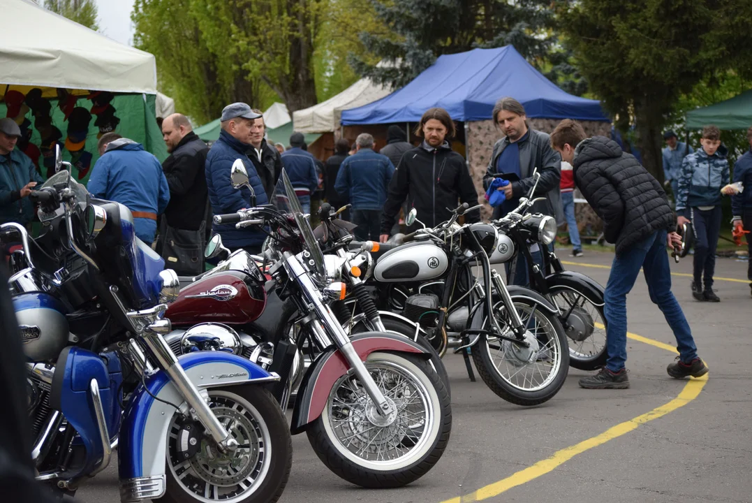 Moto Weteran Bazar w Łodzi. To największa w Polsce giełda dla kolekcjonerów [zdjęcia] - Zdjęcie główne