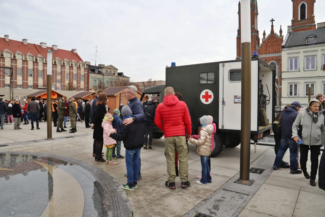 Tłumy na Pikniku Wojskowym z okazji Święta Niepodległości