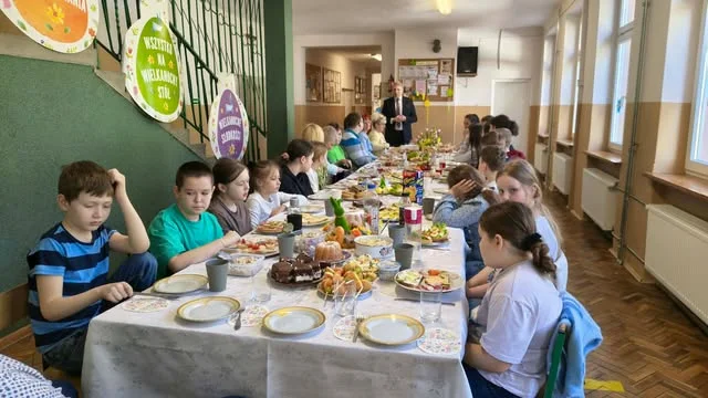 Śniadanie z zajączkiem w SP w Kaszewach Dwornych
