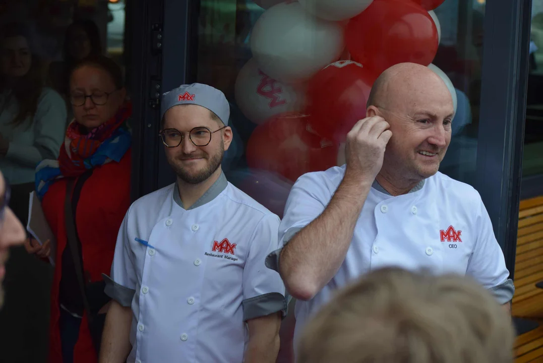 Tłumy łodzian na otwarciu restauracji MAX Premium Burgers. Tego jeszcze w Łodzi nie było [ZOBACZ ZDJĘCIA]