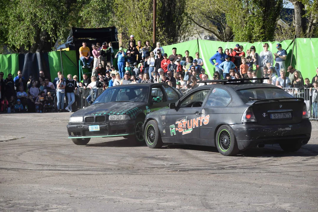 Giganty na czterech kołach zrobiły duże show! Widowiskowy pokaz monster trucków