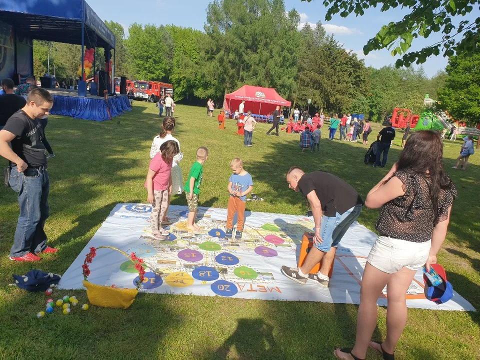 Piknik Strażacki w Dzierżąznej pod Zgierzem. Piękna pogoda i mnóstwo atrakcji, muzyki i dobrego jedzenia [zdjęcia]