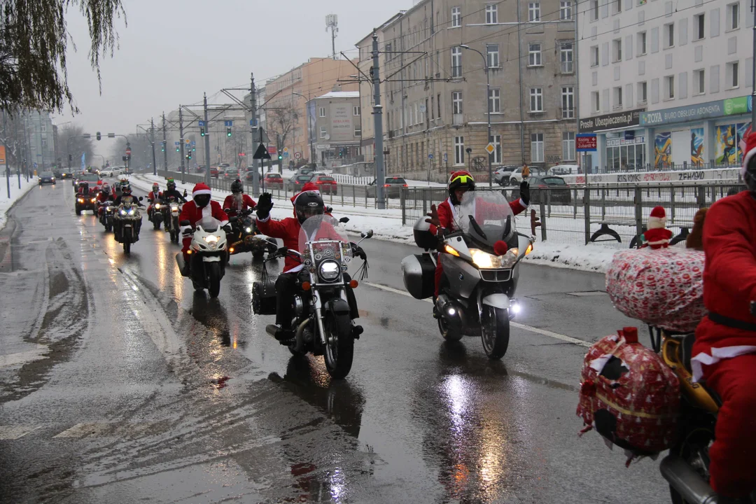 Parada MotoMikołajów w Manufakturze w Łodzi - 9.12.2023 r.