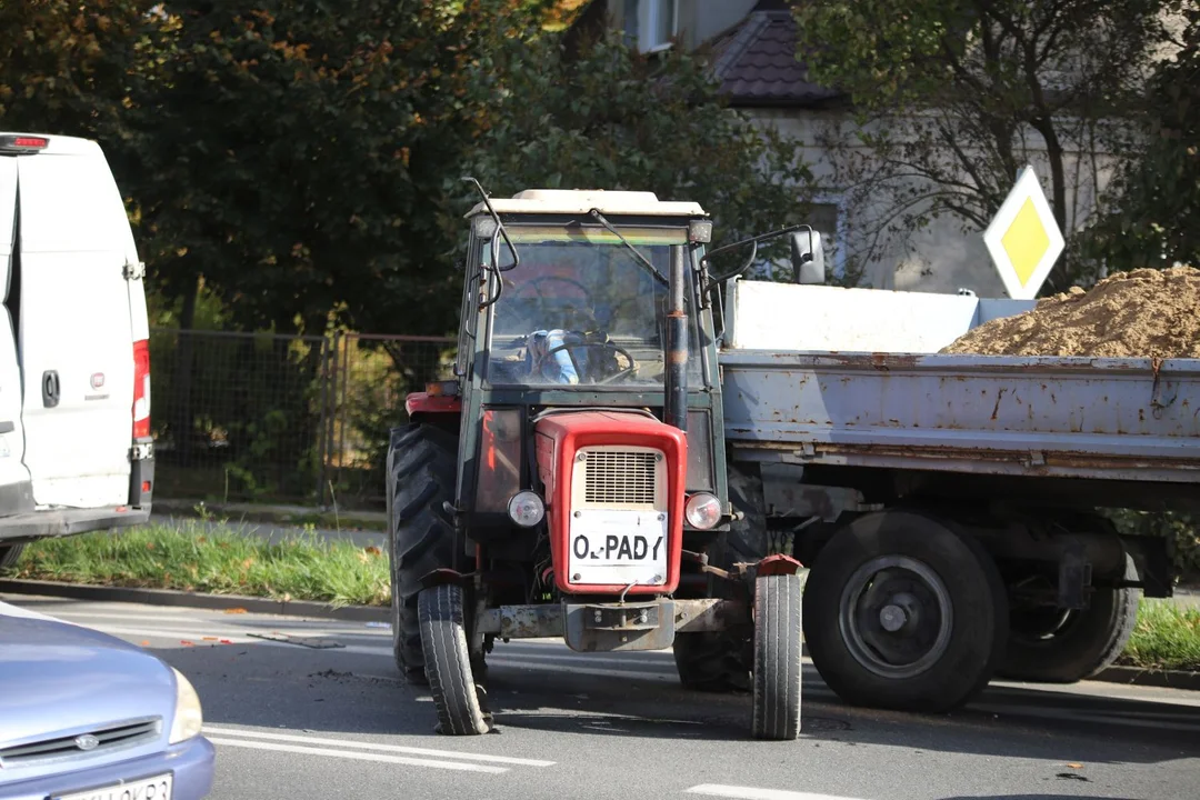 Kraksa trzech pojazdów na ul. Łęczyckiej w Kutnie