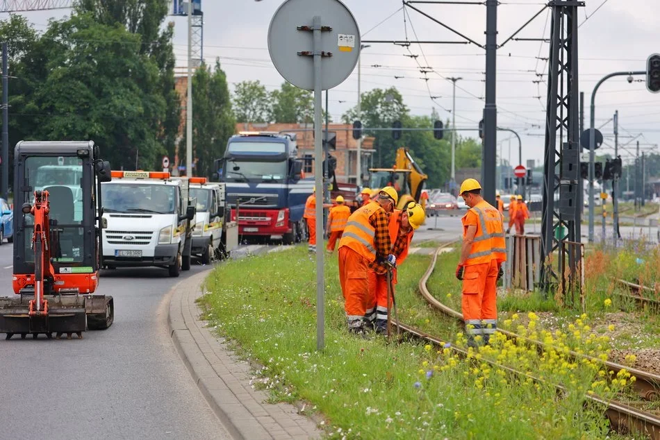 Utrudnienia na al. Włókniarzy w Łodzi