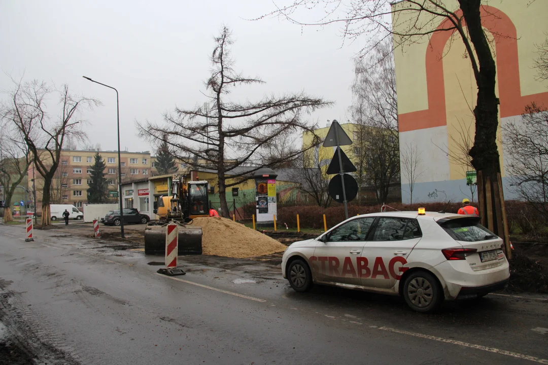 Utrudnienia dla pieszych i podróżnych MPK Łódź na Lutomierskiej