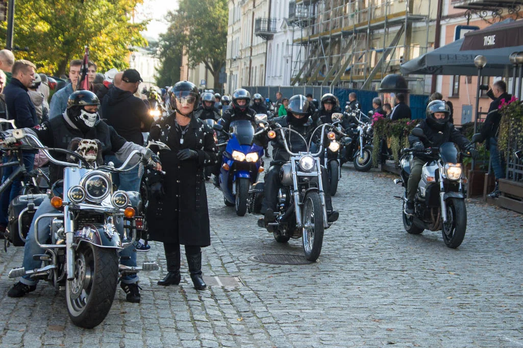 Czy to już koniec sezonu? Motocykliści zawładnęli Płockiem [ZDJĘCIA] - Zdjęcie główne