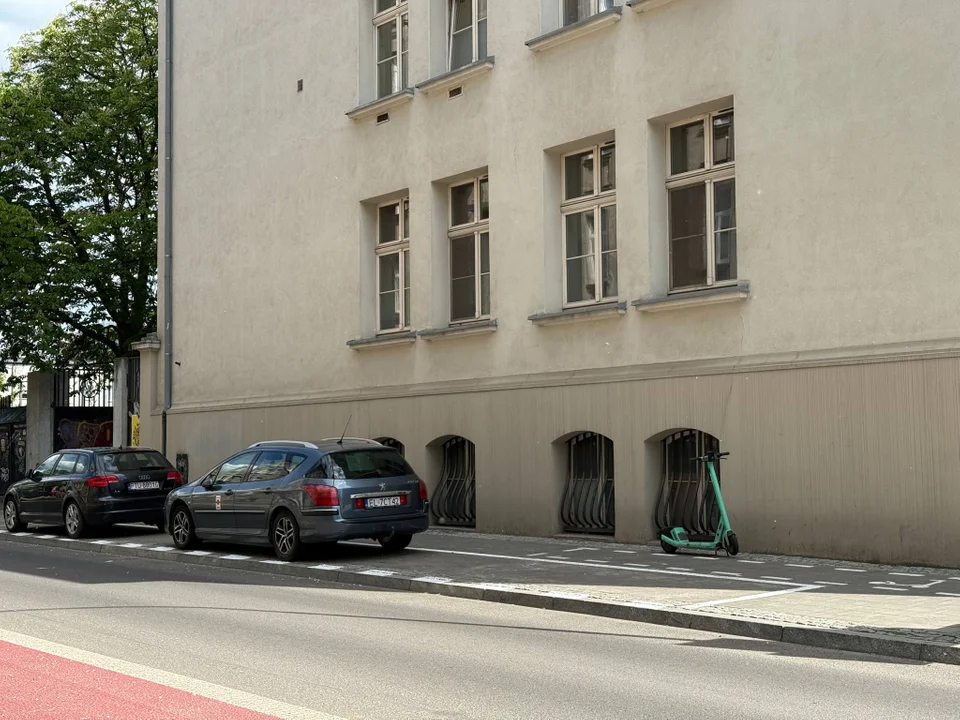 Nowe miejsca parkingowe przy ul. Rewolucji 1905 roku