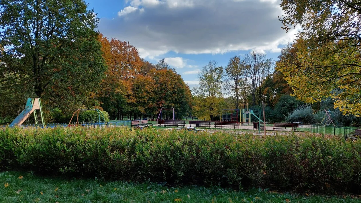 Plac zabaw w Parku nad Jasieniem