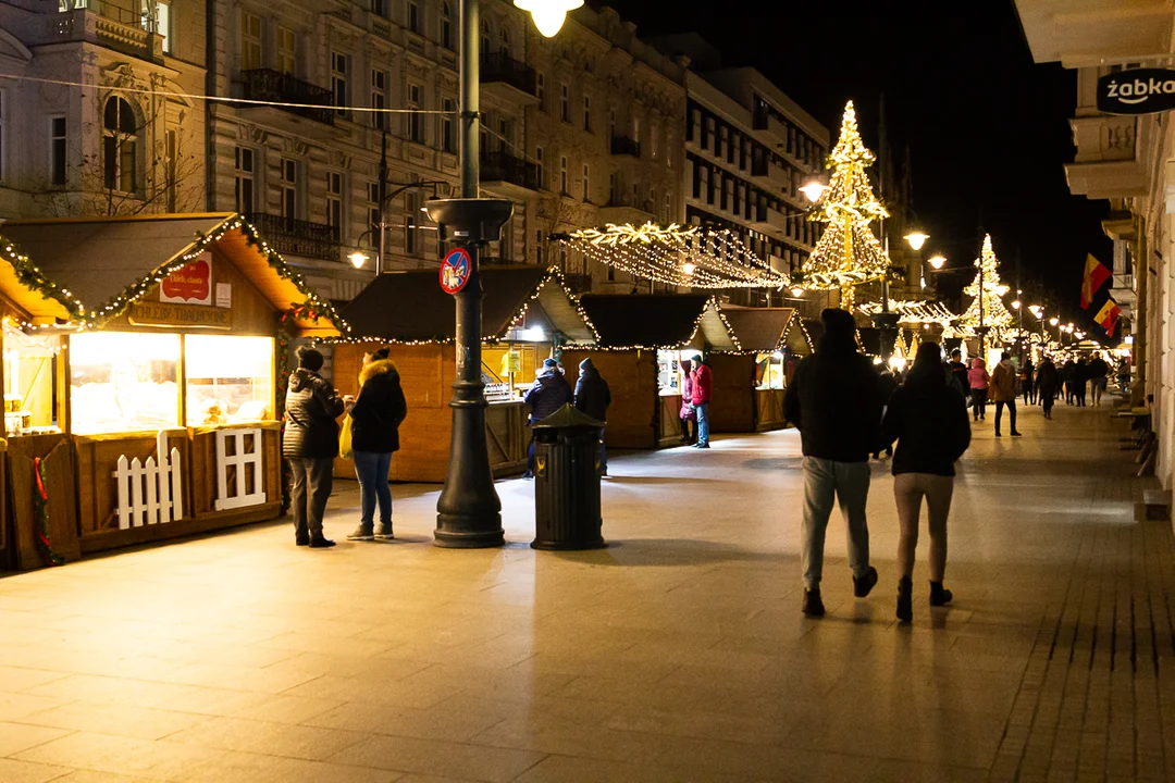 Świąteczna iluminacja na ul. Piotrkowskiej