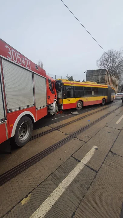 Zderzenie autobusu ze strażą pożarną na Przybyszewskiego