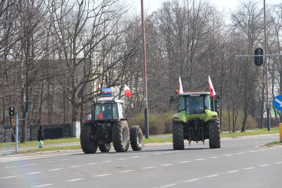 Protest rolników w Łodzi - skrzyżowanie Aleksandrowska/Szczecińska