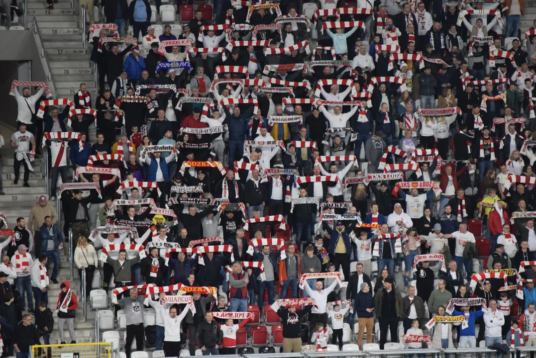 Kibice ŁKS-u podczas meczu z Podbeskidziem. Ależ to były emocje! [zdjęcia] - Zdjęcie główne