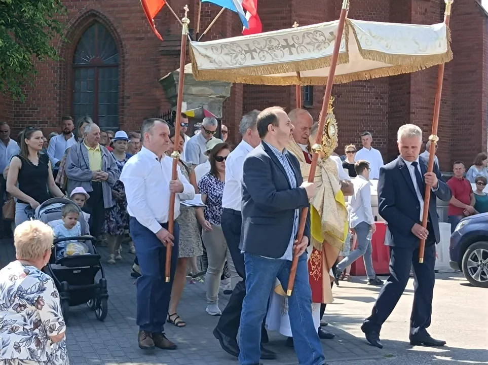 Ulicami Zgierza przeszły procesje Bożego Ciała.