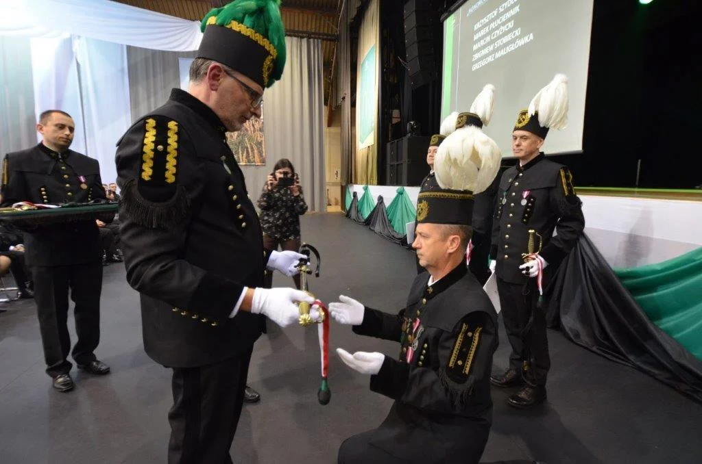 Zasłużeni górnicy z PGE odznaczeni podczas akademii. Zobacz, jak wyglądała uroczystość [FOTO] - Zdjęcie główne