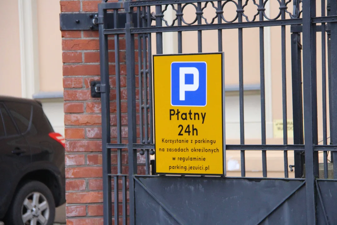 Parkingi w Łodzi - ile zapłacisz za parking w centrum?