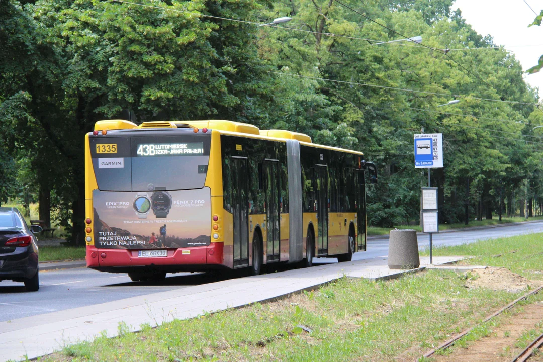 Takiego dojścia do przystanku jeszcze nie było