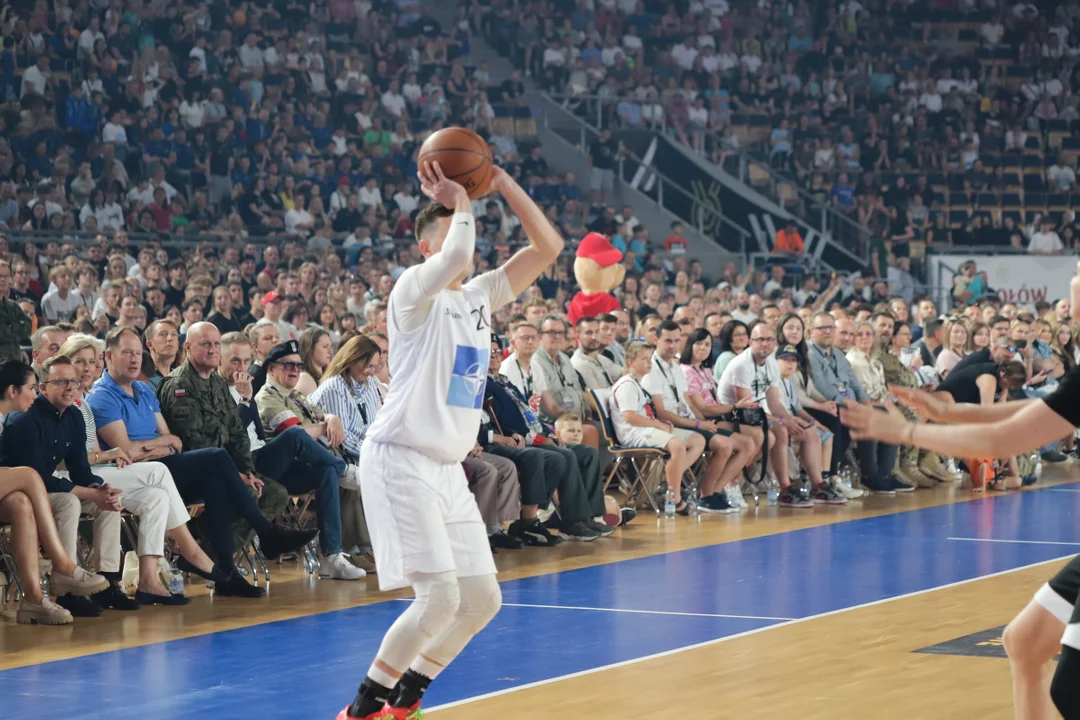 Mecz charytatywny: Gortat Team vs. Żołnierze NATO